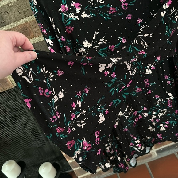 Womens Plus Maurice’s 24/7 Long Bell Sleeve Top, 3/3X, Black/Floral - Picture 5 of 6